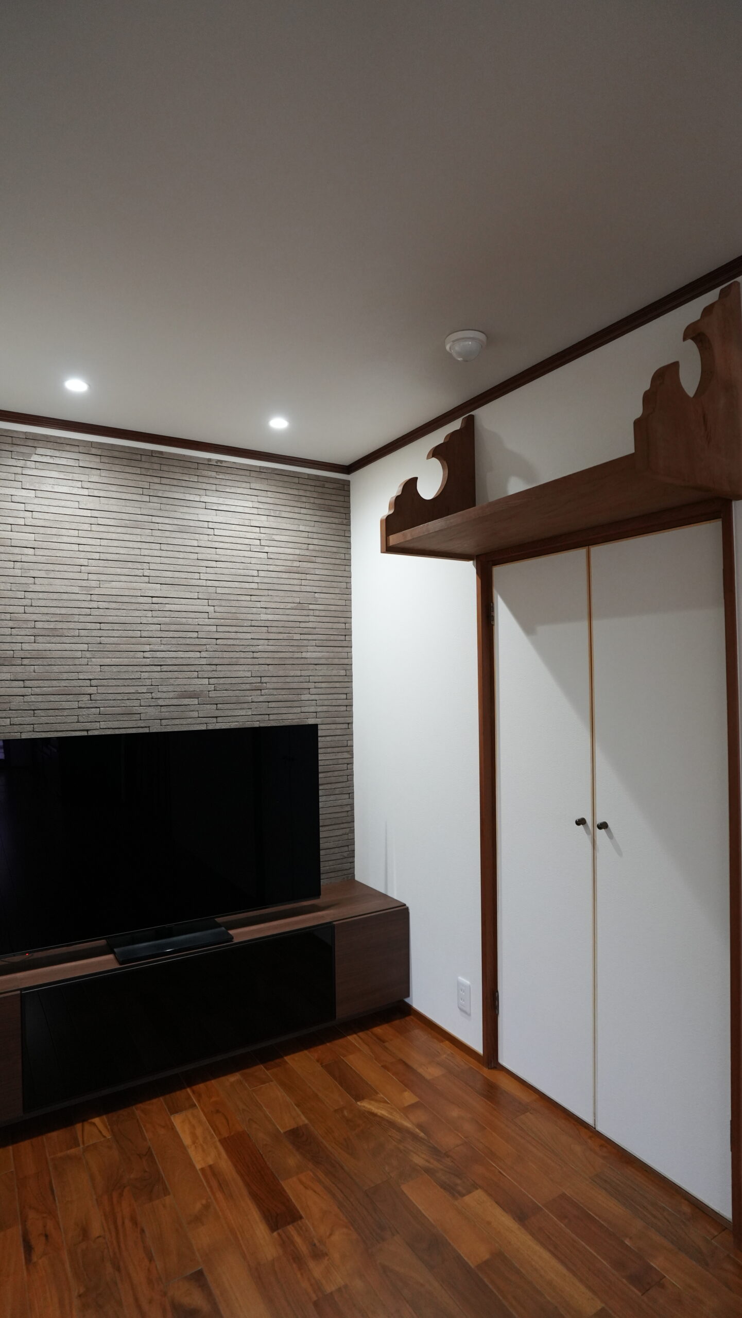 テレビ背面のアクセント壁（リビングコーナー）