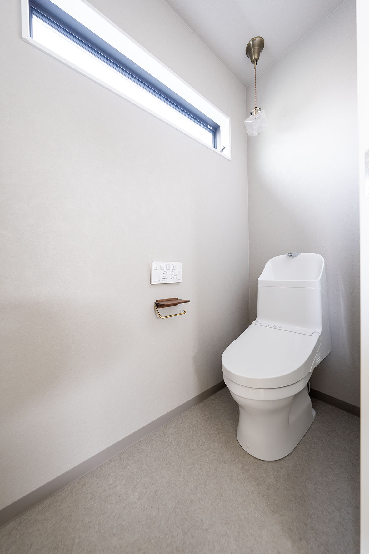 トイレ（清潔感のある空間）