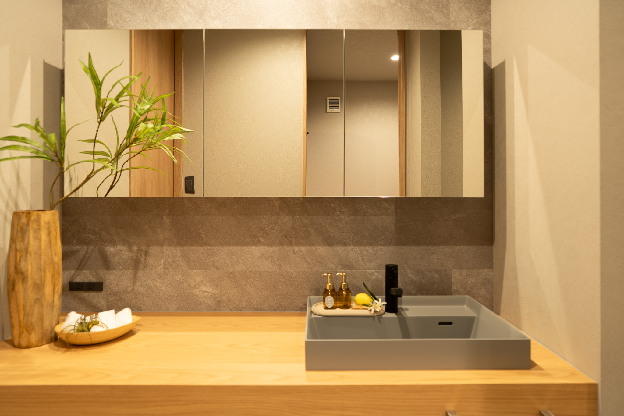 脱衣所・バスルーム（別角度）