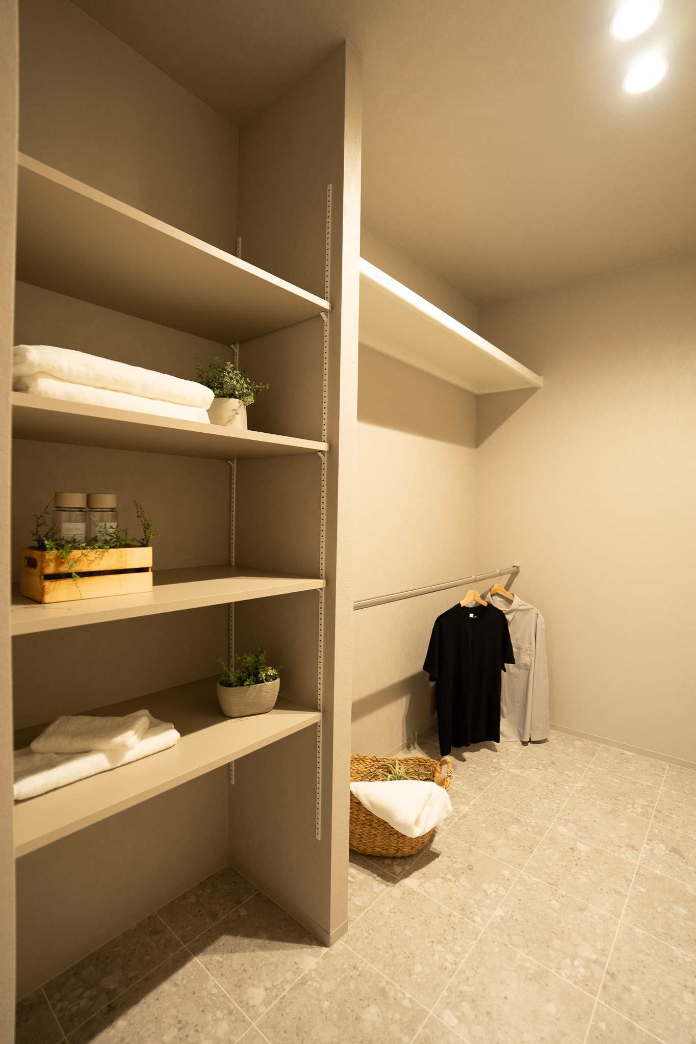 脱衣所・バスルーム（縦構図）