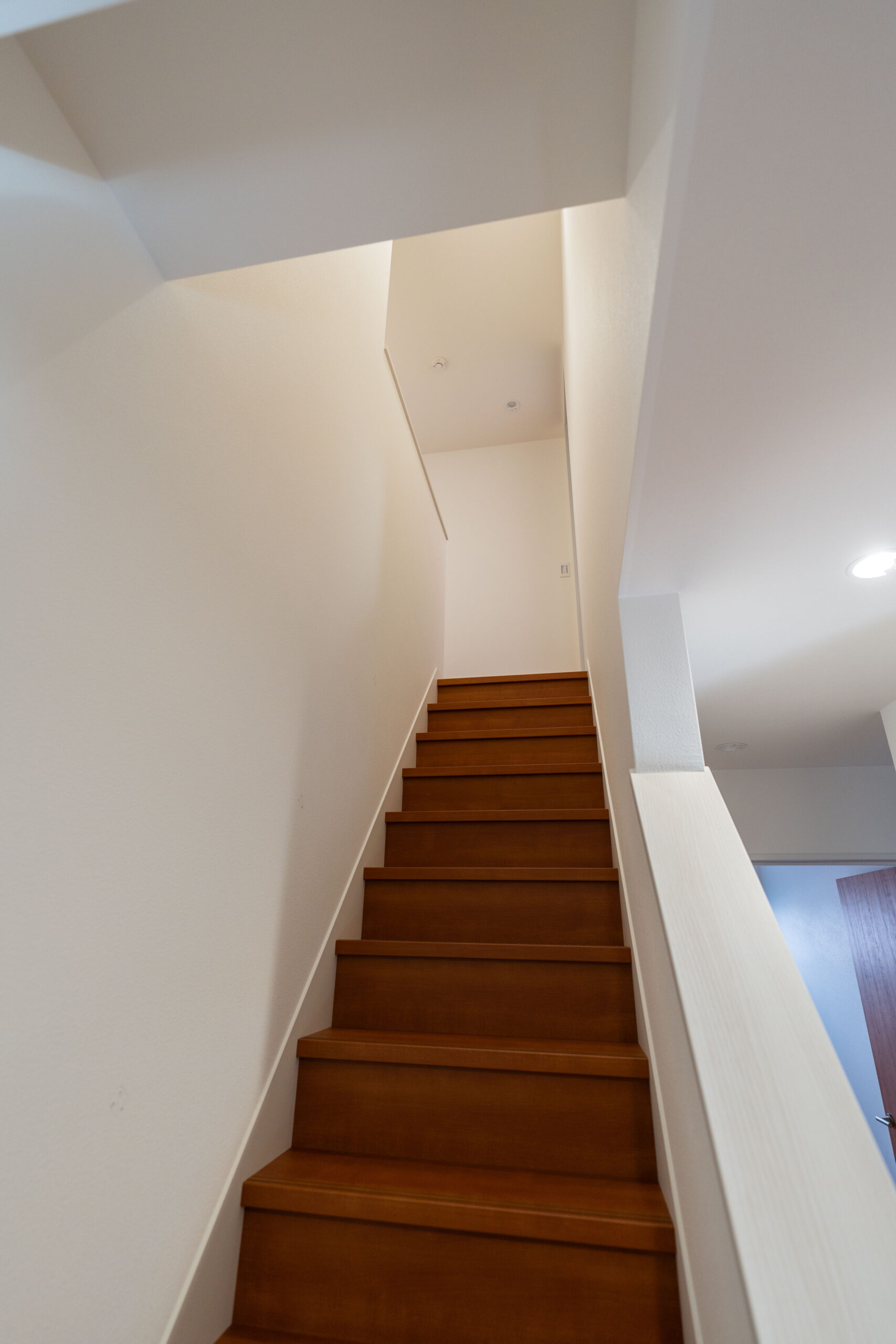 階段（空間の抜けとラインの美しさ）